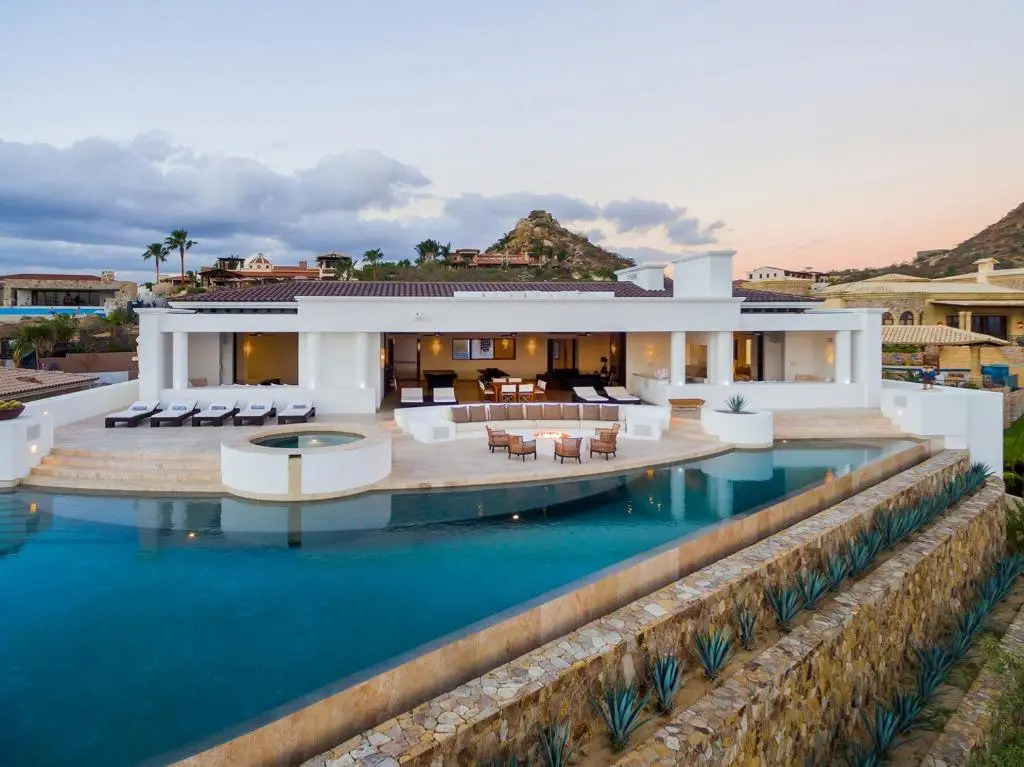 Casa Yvonne Modern Amenities Near Exclusive Golf Course Sleeps 16