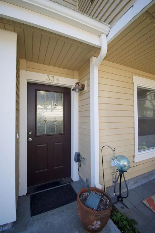 Walkable OTS Mid Century Condo-Pool