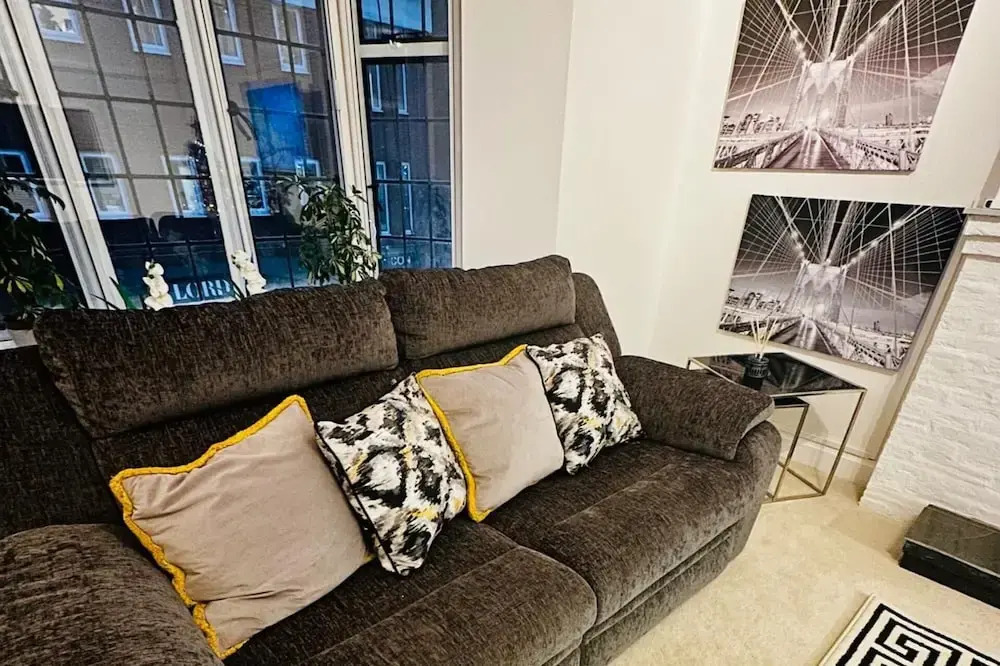 Gerrardscross - Stay4 - Parking - Petsok - Wembley