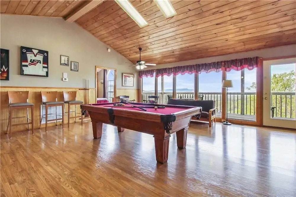 Autumn Leaves - Four Bedroom Cabin