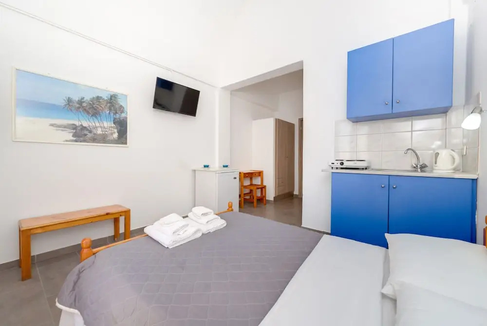 Andreas Studio Perissa in Santorini
