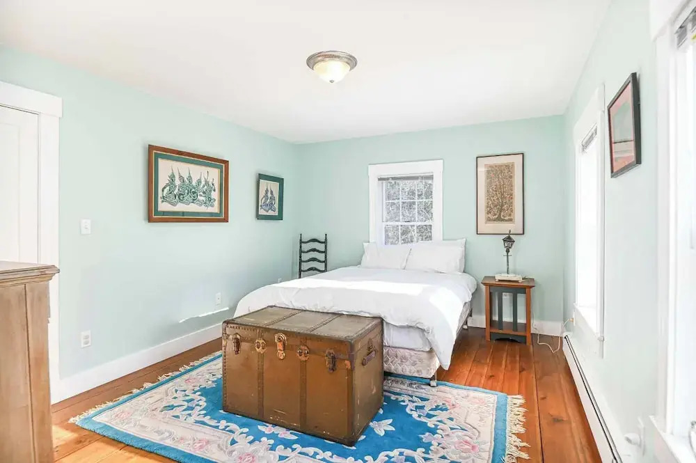 4 BDR w/ Private Hot Tub, Backyard and Deck!