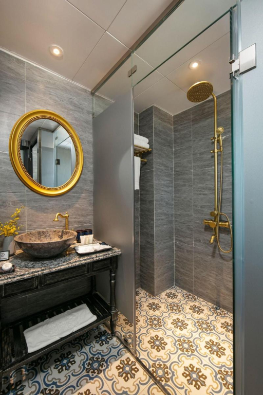 Shining Central Hotel & Spa