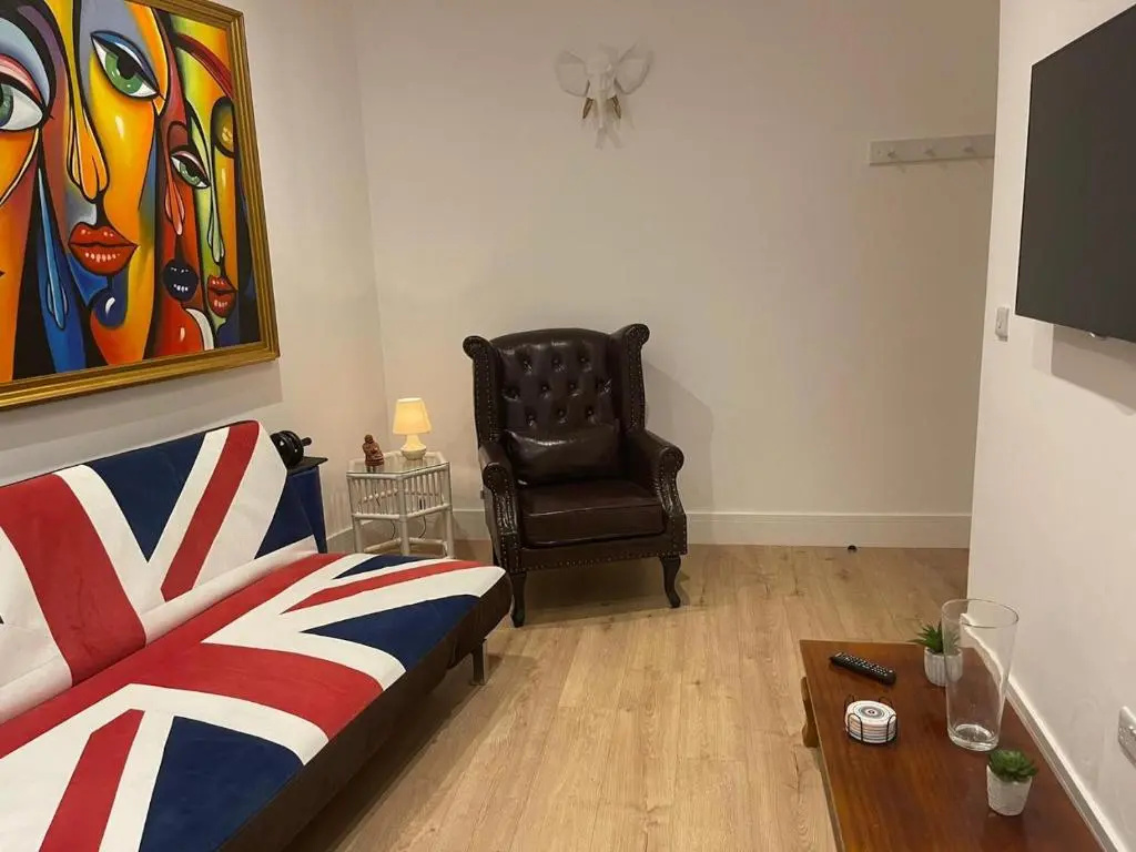 Bagshot PennyHill Park Camberley Ascot Luxury 1 Bed 1 Bath Sleeps 4