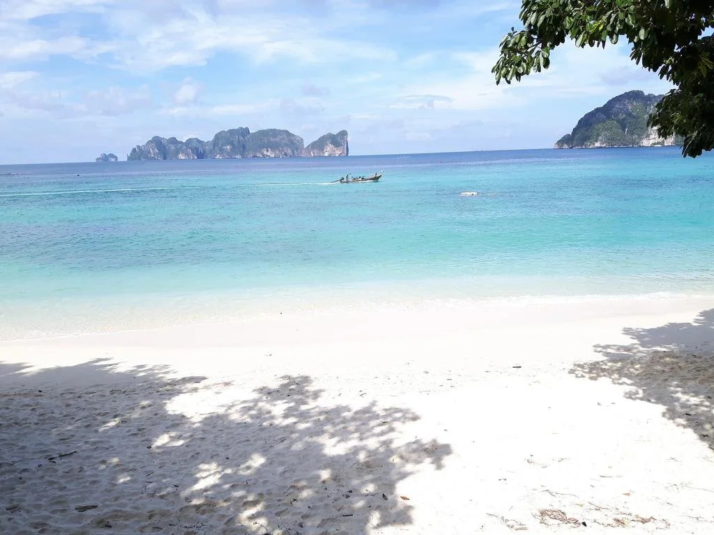 PhiPhi Coralbay