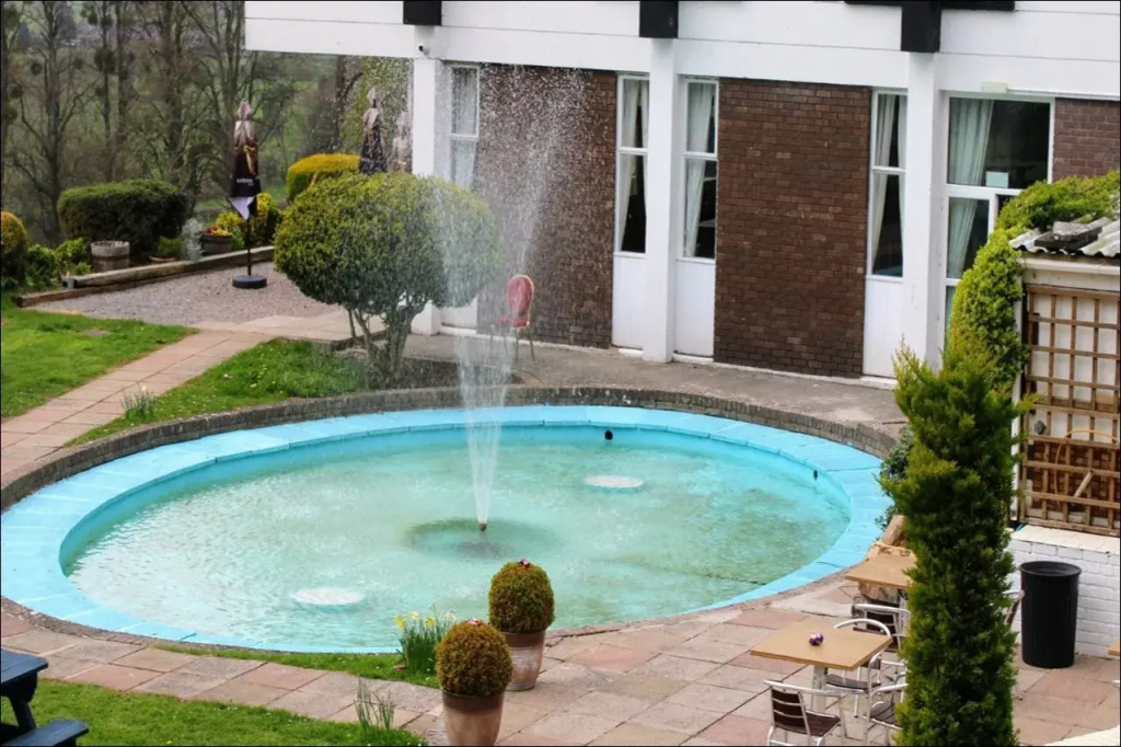 The Manor Hotel
