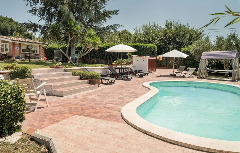 Stunning Home In Roma