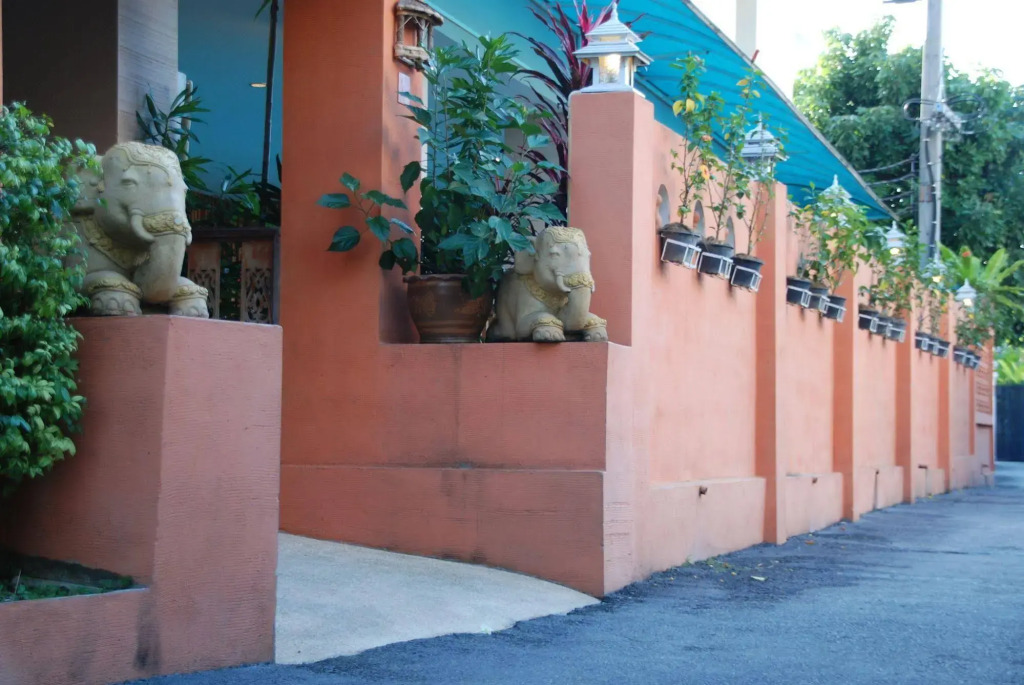 Thaphae Garden Guesthouse