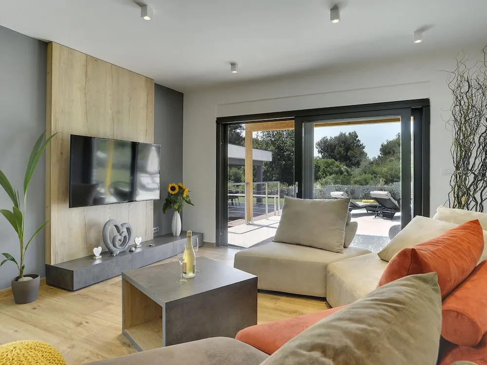 Comfortable, Stylish, Detached Villa With Garden, Private Pool, Near the Beach