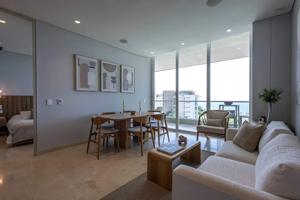 Luxe 2-br Ocean-view Apartment With Pool Gym Spa