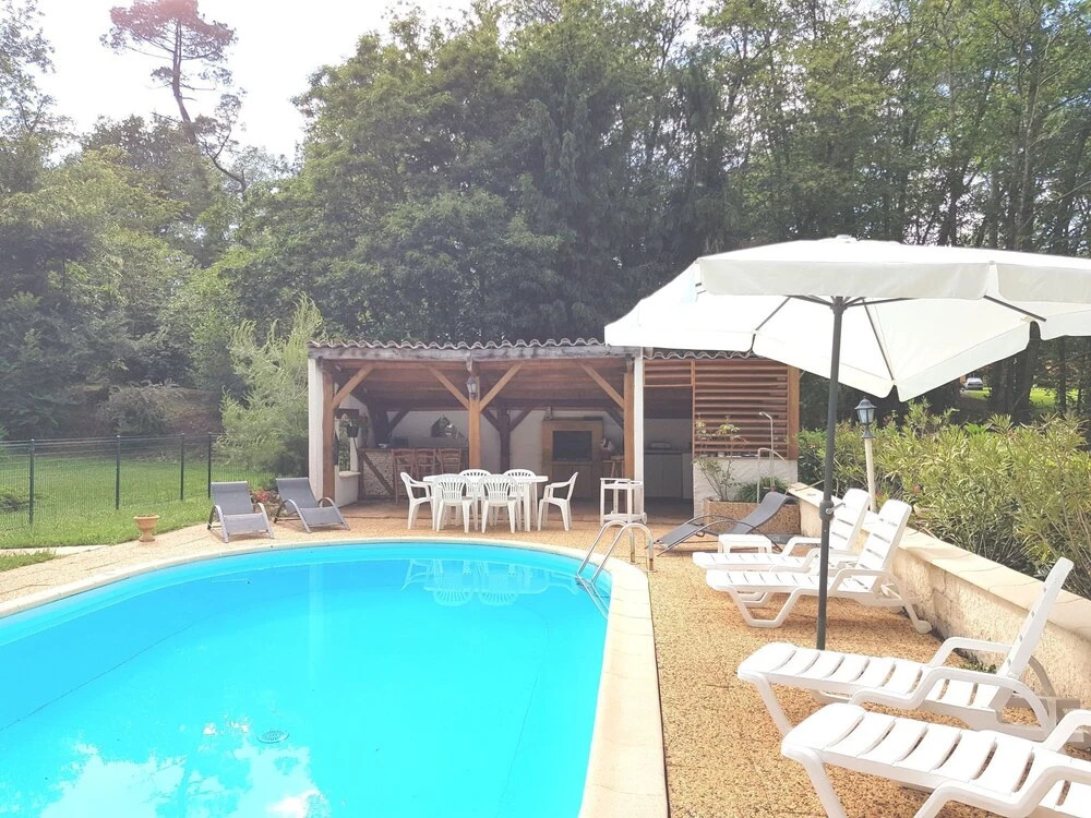 Modern Holiday Home in Belves with Swimming Pool
