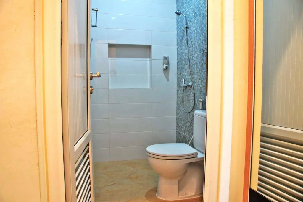 RedDoorz near Plaza Marina