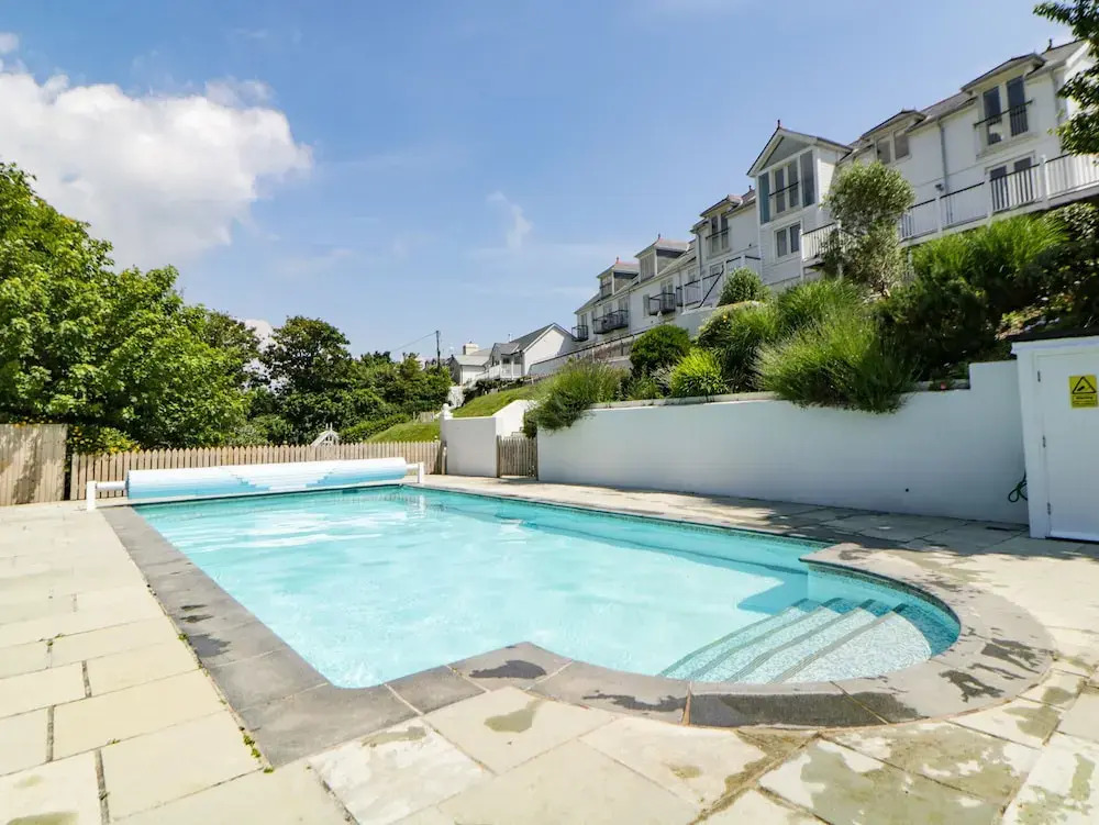 2 Garden Apartment
