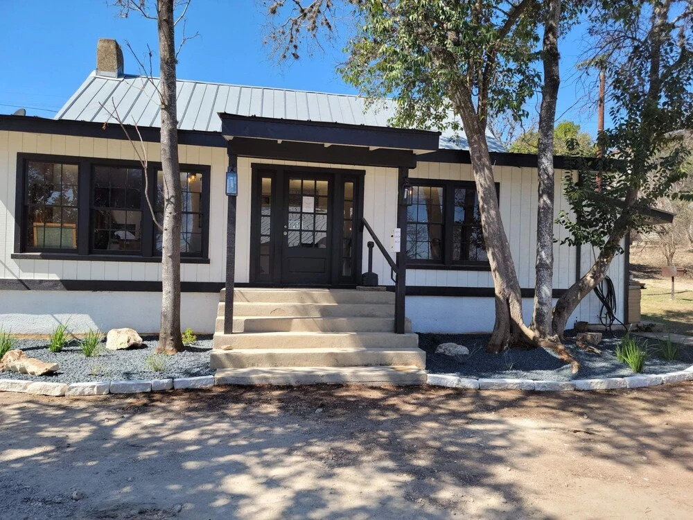 THE VAQUERO MOTEL