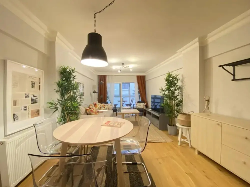 Charming and Central Flat with Balcony in Beyoglu