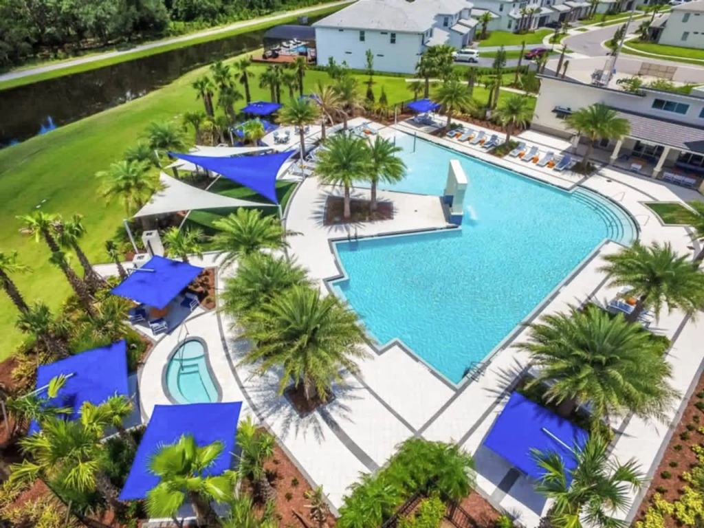 Luxury Home - ALL the Extras - Sleeps 39