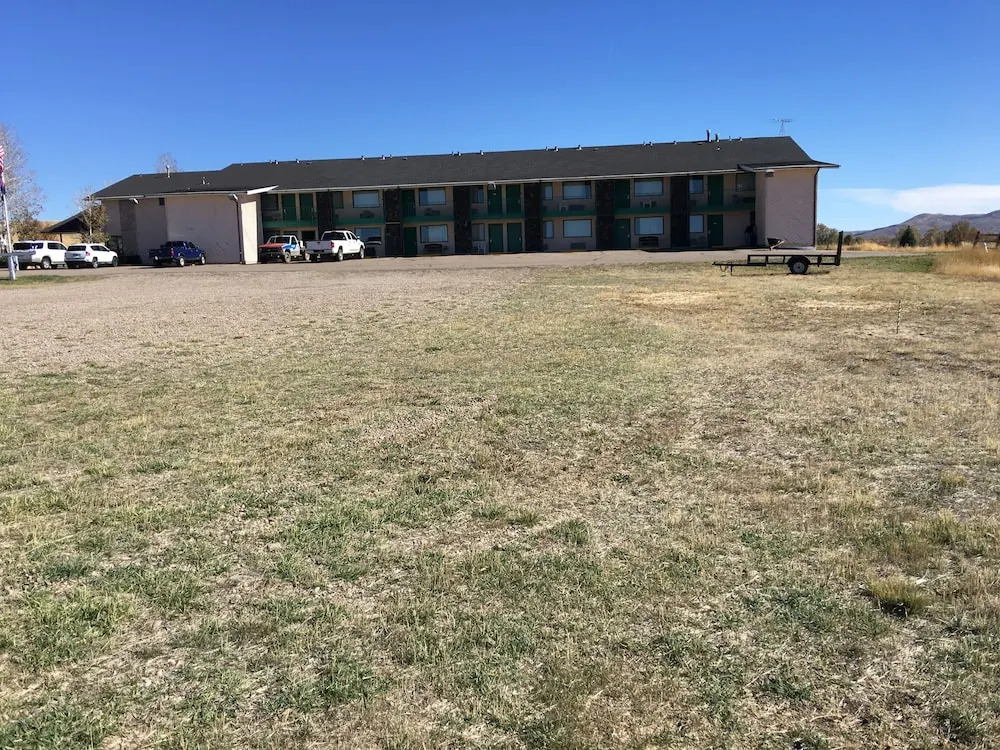 Travelers Inn & Suites