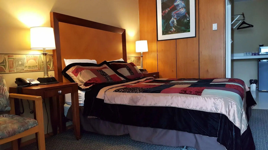 Plaza Motel