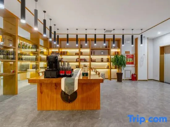 Yueju Hotel (Xinyang High-speed Railway East Station Daxin Plaza)