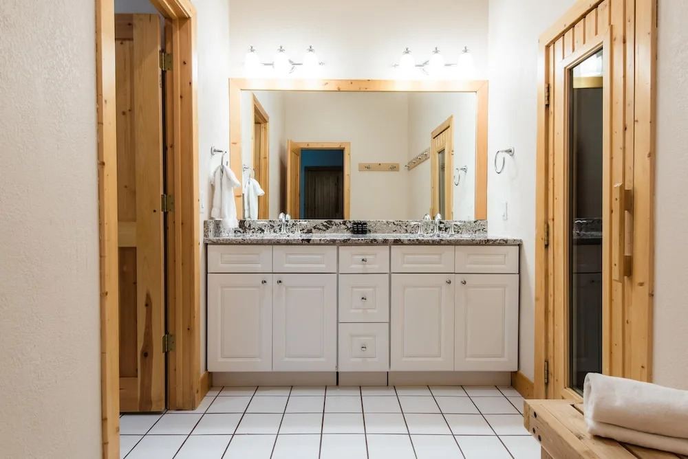 Telemark by AvantStay - Sleeps 18! Tahoe Cabin w/Hot Tub, Theatre & Sauna