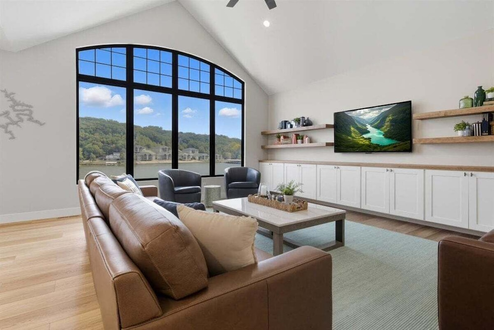 Modern Lakefront Escape The Twelve