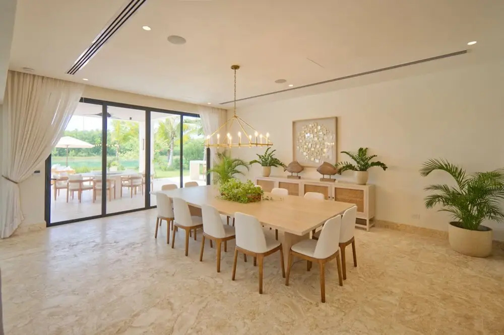 Modern Lake Villa With English Speaking Staff in Golf and Beach Resort