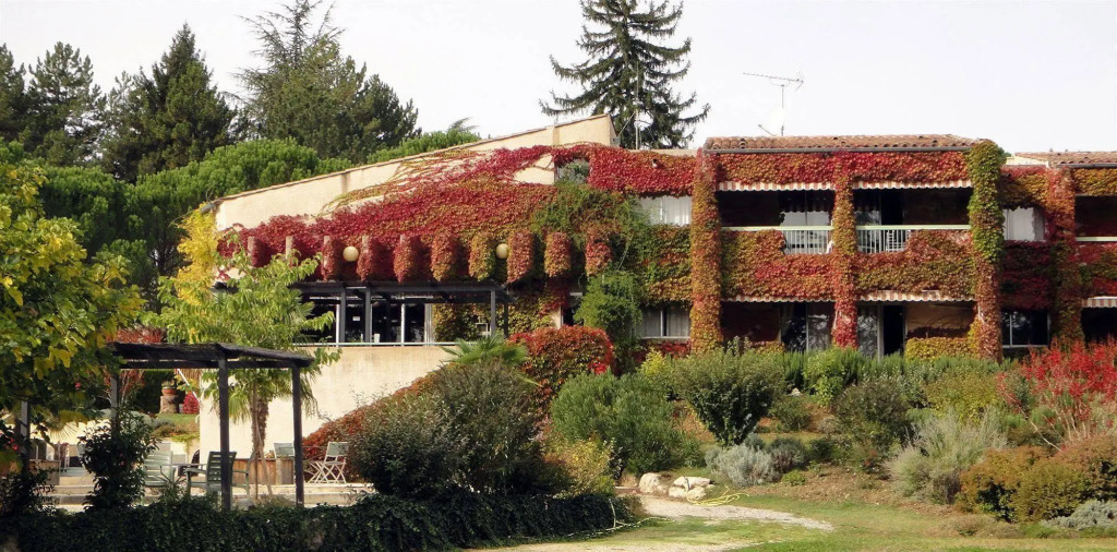 Hôtel & Résidence Lou Paradou Gréoux Les Bains