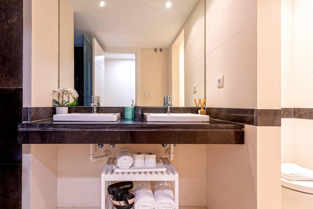 Exclusive 3BD apartment near  Cathedral. San Agustin VI
