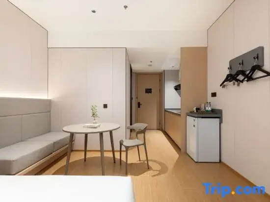 Yifeng  Hotel