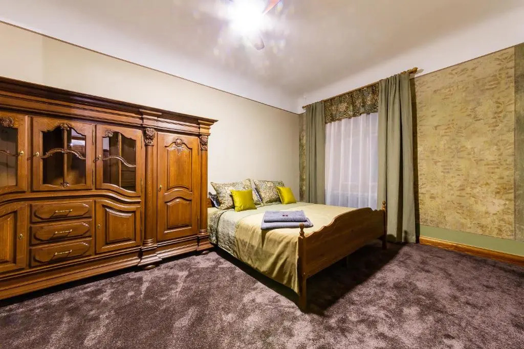 Ancient Storie's AP 65sqm Renovated Free parking
