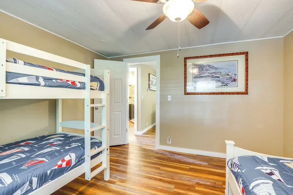 Lakefront Home w/ Hot Tub & Dock in Orlando!