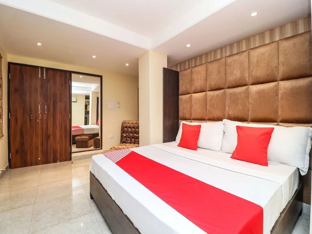 OYO 18377 Hotel New City Top