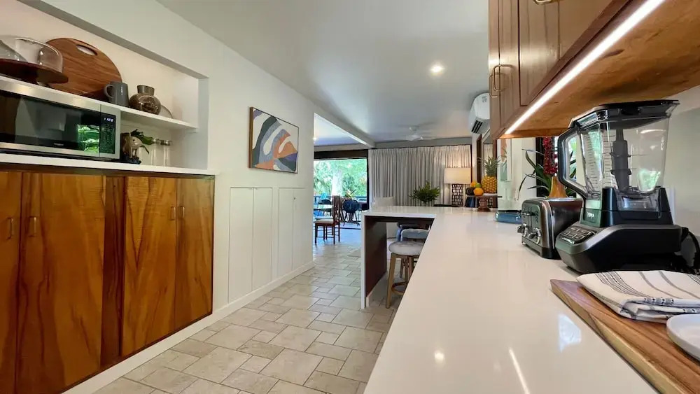 Sophisticated Oceanfront Retreat - Air-conditioned - Walk to Beach - Vrkcv