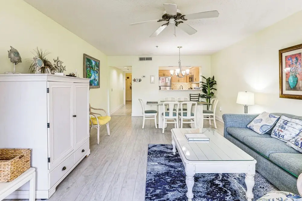 Beautiful Lakefront Condo: Easy Walk to the Beach!