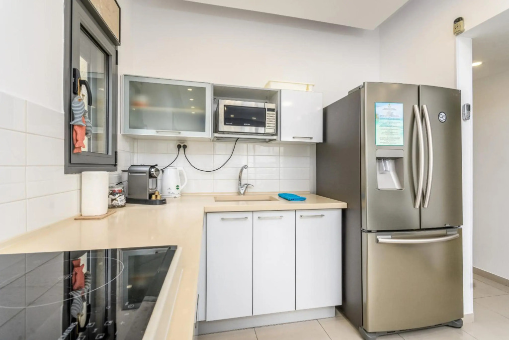 Very nice 1 BDR apartment 2 min from the beach !