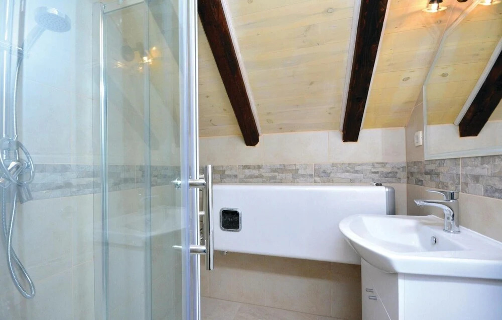 Nice Home in Podstrana with Hot Tub, WiFi & 4 Bedrooms