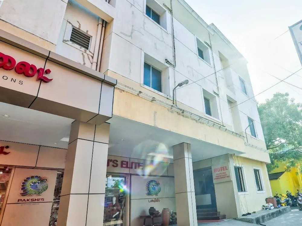 Hotel Theertha Park