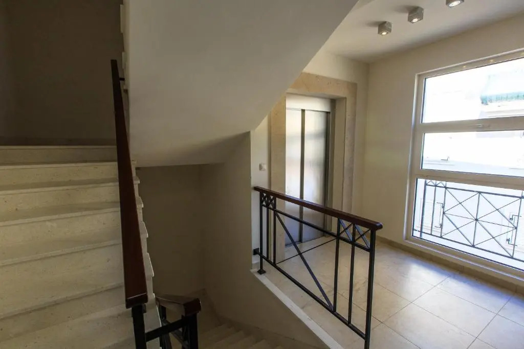 De Lux Apartments