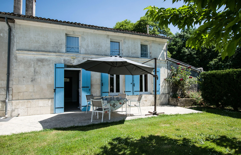 Appart Nature LESCALE - Saintes - Calme, Piscine, Parking, Terrasse
