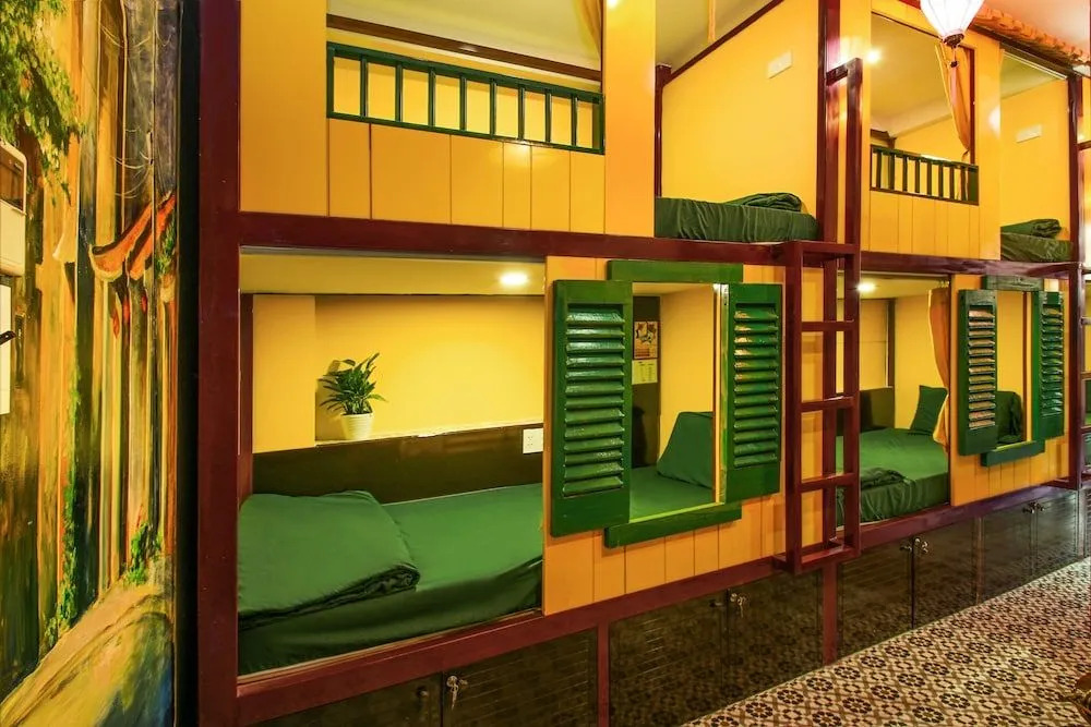 Grandma Lu - Banh Mi Coffee  Hostel