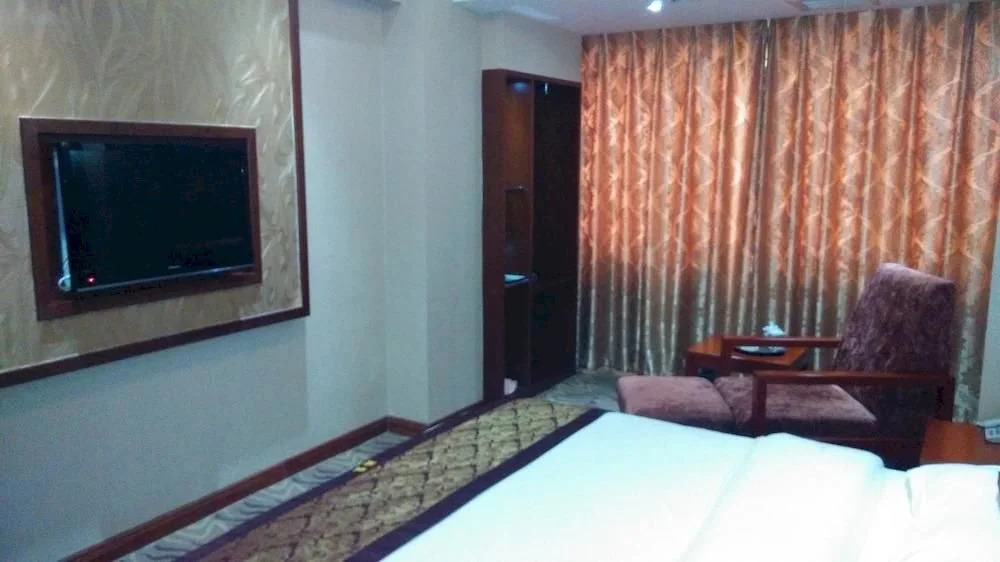 Tengyi Hotel(昆明腾翼大酒店（省肿瘤医院梁家河地铁站店）)