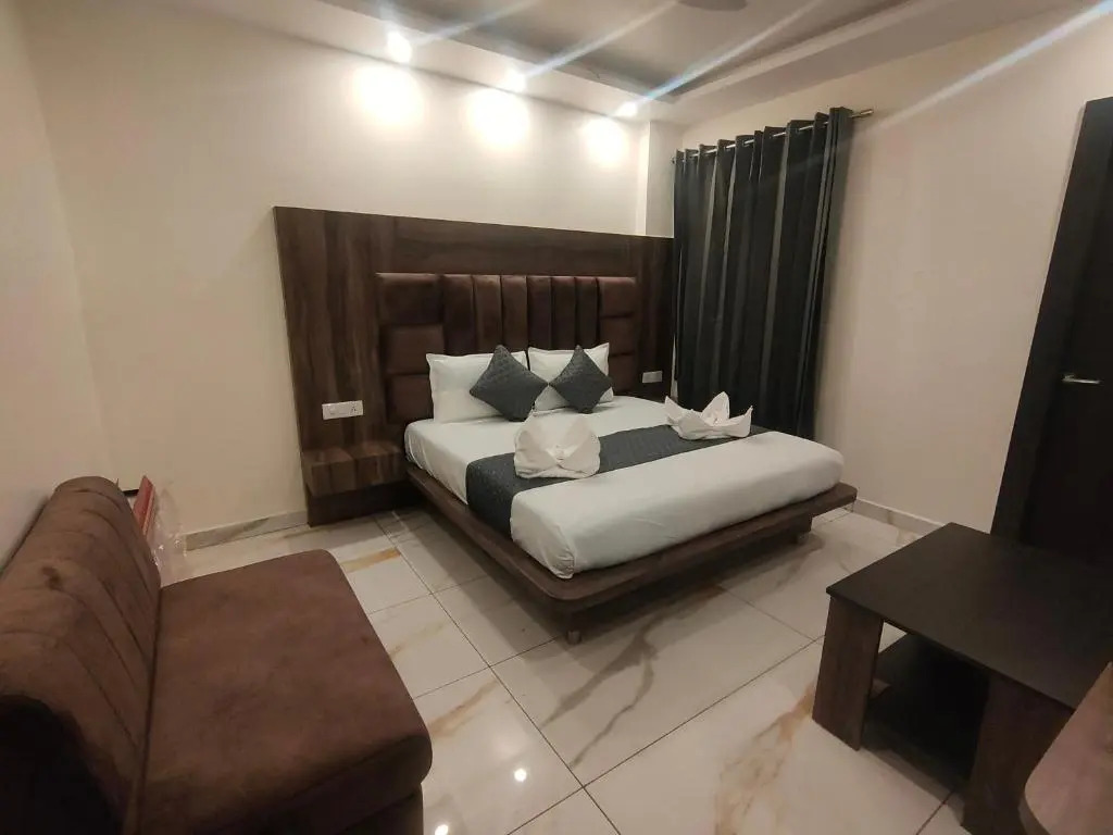 Hotel The Vaishvik Banganga Road