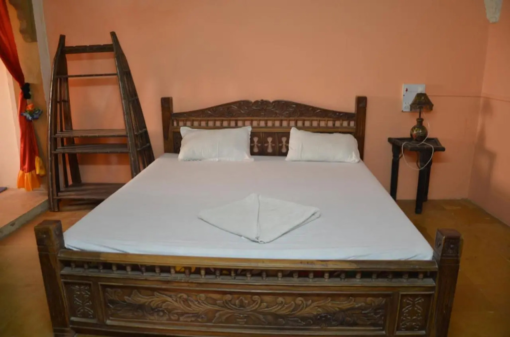 Deepak Hotel & Restaurant