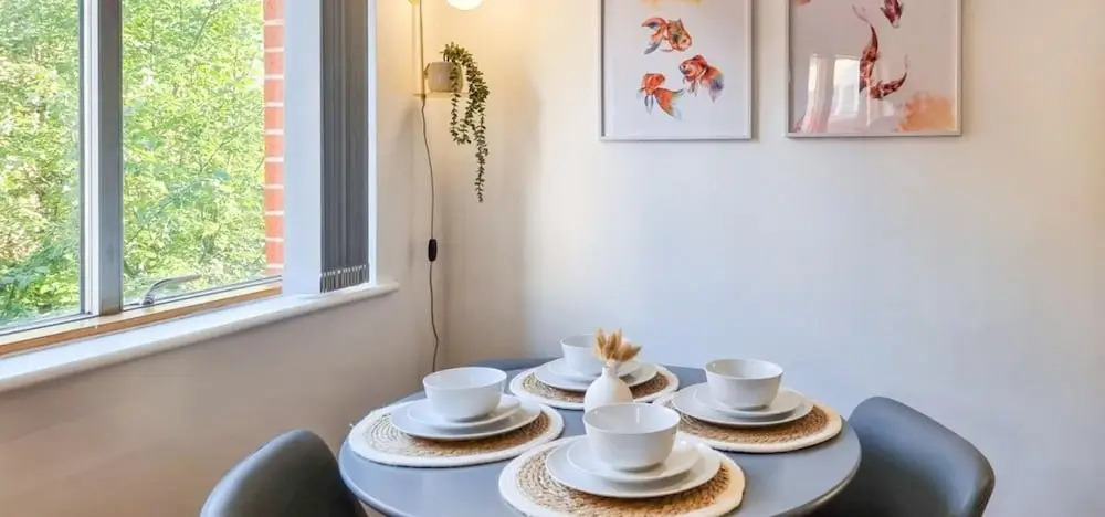 Great Stunning Two Bedroom Apartment With Balcony