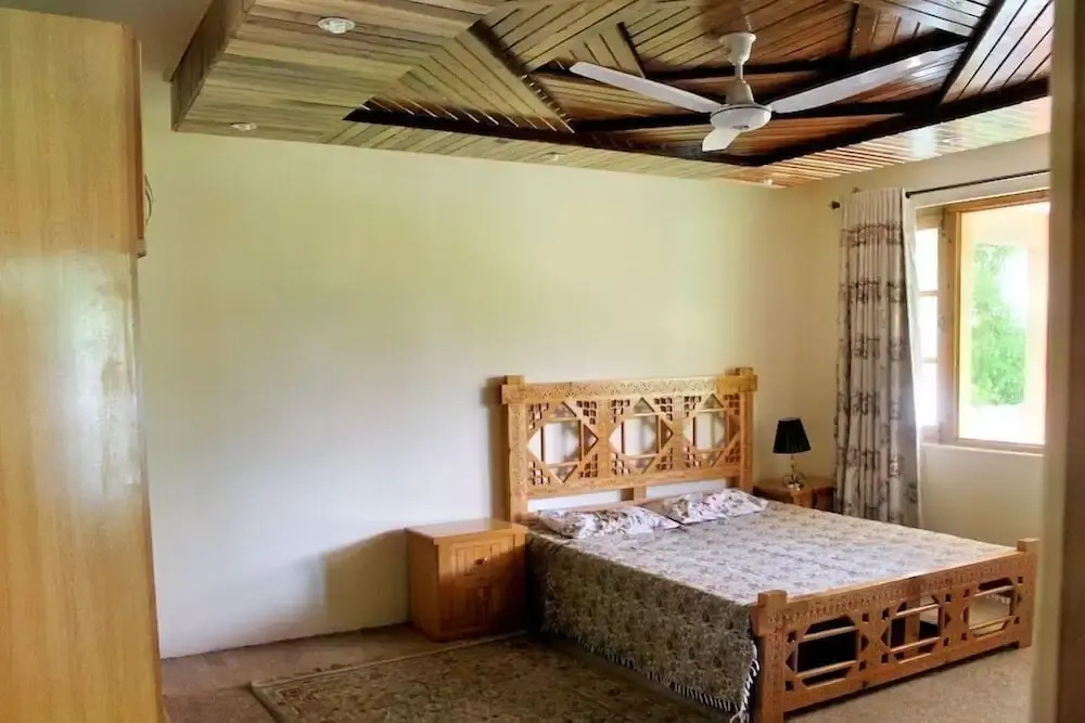 Hotel Hunza White House