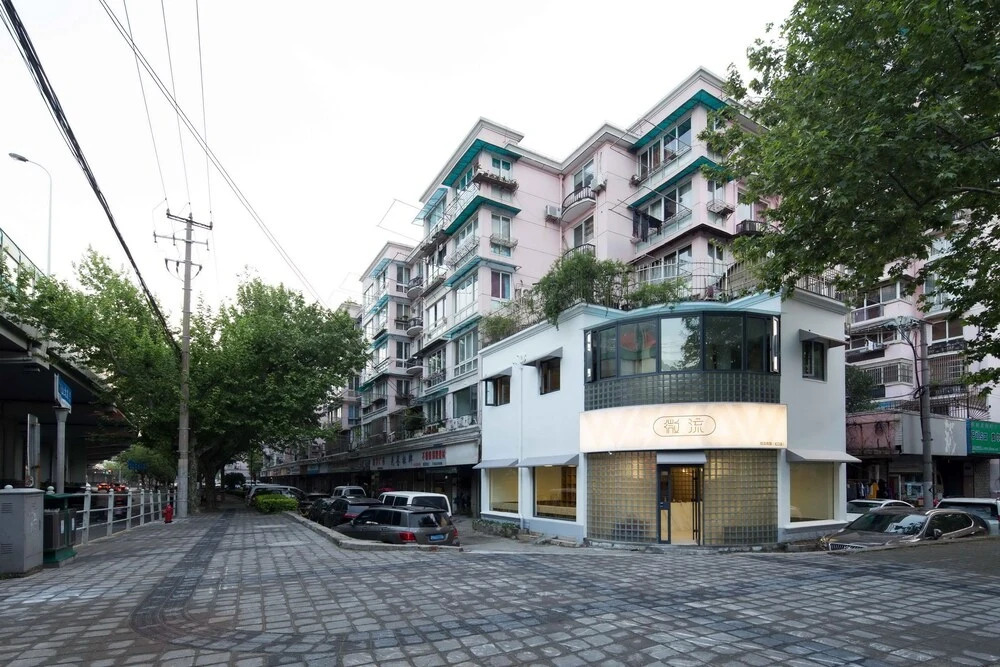 WEFLOW Hostel
