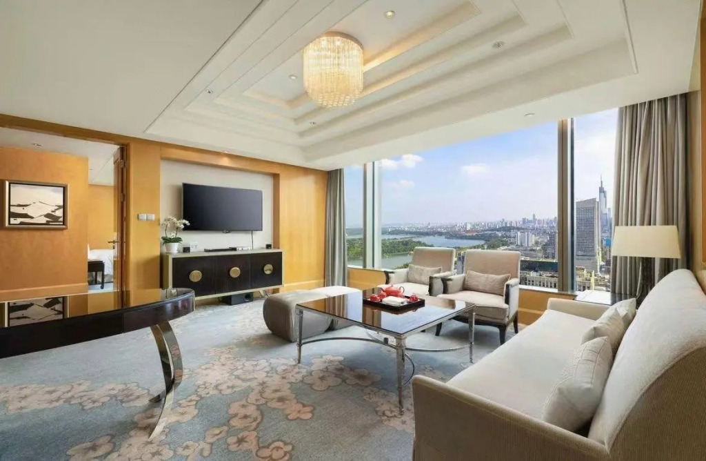Shangpin Crystal Hotel (Hefei Fubang Plaza)