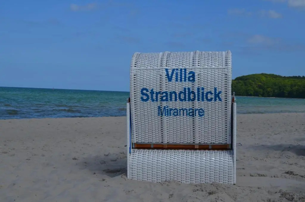 Villa Strandblick in Binz, FeWo direkt am Strand mit Balkon und seitlichem Meerblick