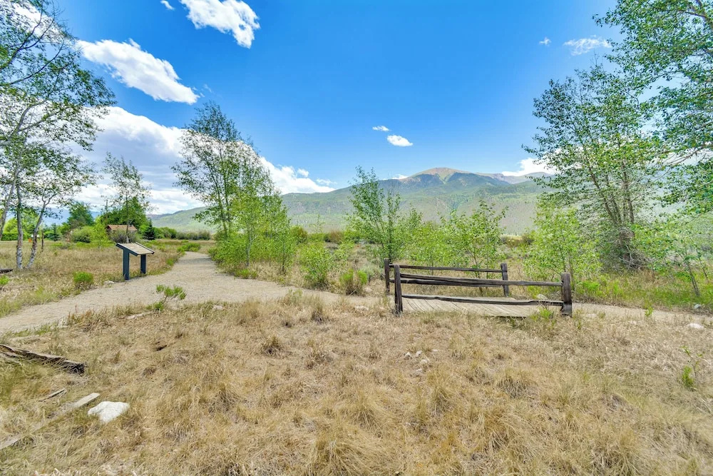Remodeled Lake Cabin, Stunning Mtn View, New Patio