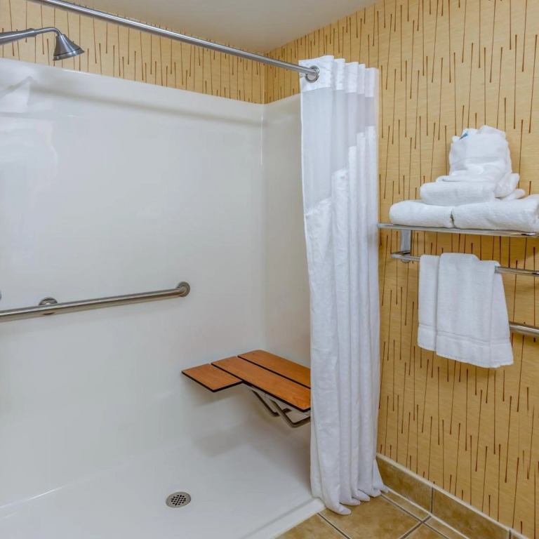 Holiday Inn Express Hotel & Suites Bowling Green by IHG
